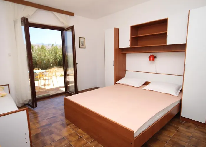 Apartments By The Sea Pag - 6526 Pag Town